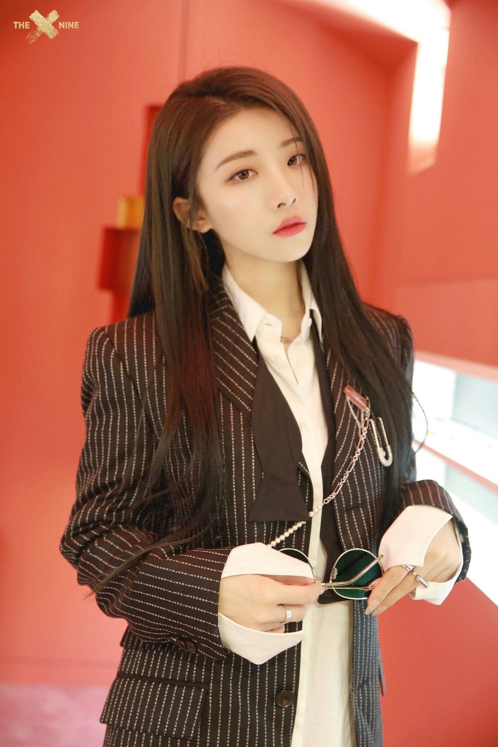 Sau ồn ào đạo nhái diễn ra mới đây, fan Dụ Ngôn vẫn kiên quyết bênh vực thần tượng và khẳng định tất cả chỉ là vu khống. Sự việc đã khiến hai fandom Dụ Ngôn và Taeyeon tranh cãi gay gắt. Đỉnh điểm hôm nay, một fan hâm mộ của Dụ Ngôn đã đưa ra loạt bằng chứng tố ngược Taeyeon sao chép ý tưởng và tạo hình của Dụ Ngôn và MV Sphinx của THE9. Trước đó, đích thân Dụ Ngôn cũng lên tiếng khẳng định không có chuyện sao chép, nội dung MV là dựa theo câu chuyện của cuộc đời cô, concept MV đã được dựng trước từ ngày 22/10/2021