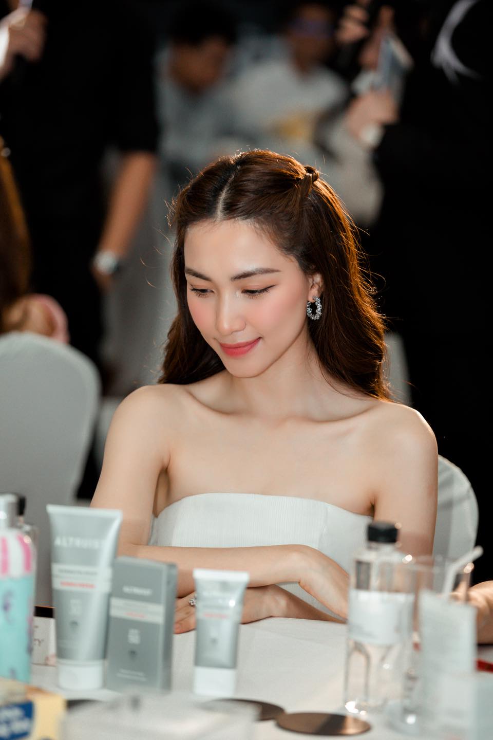 Biết mẹ Hòa Minzy khó nhọc, bé Bo hiểu chuyện đến độ đáng thương: Có việc làm thiêng liêng gây xúc động 12 Biết mẹ Hòa Minzy khó nhọc, bé Bo hiểu chuyện đến độ đáng thương: Có việc làm thiêng liêng gây xúc động 12