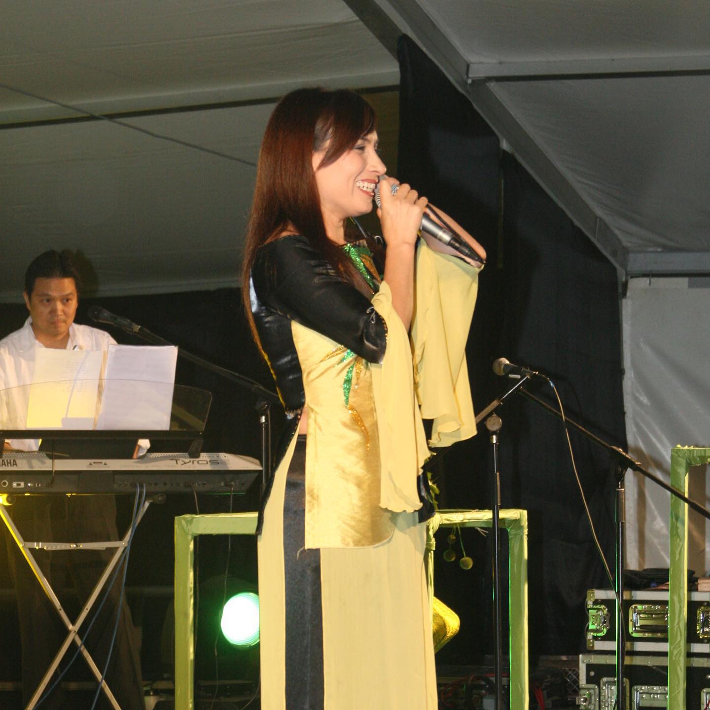 Thời điểm lúc bấy giờ, Phi Nhung gây thương nhớ bởi nét đẹp trong trẻo, vóc dáng mảnh mai