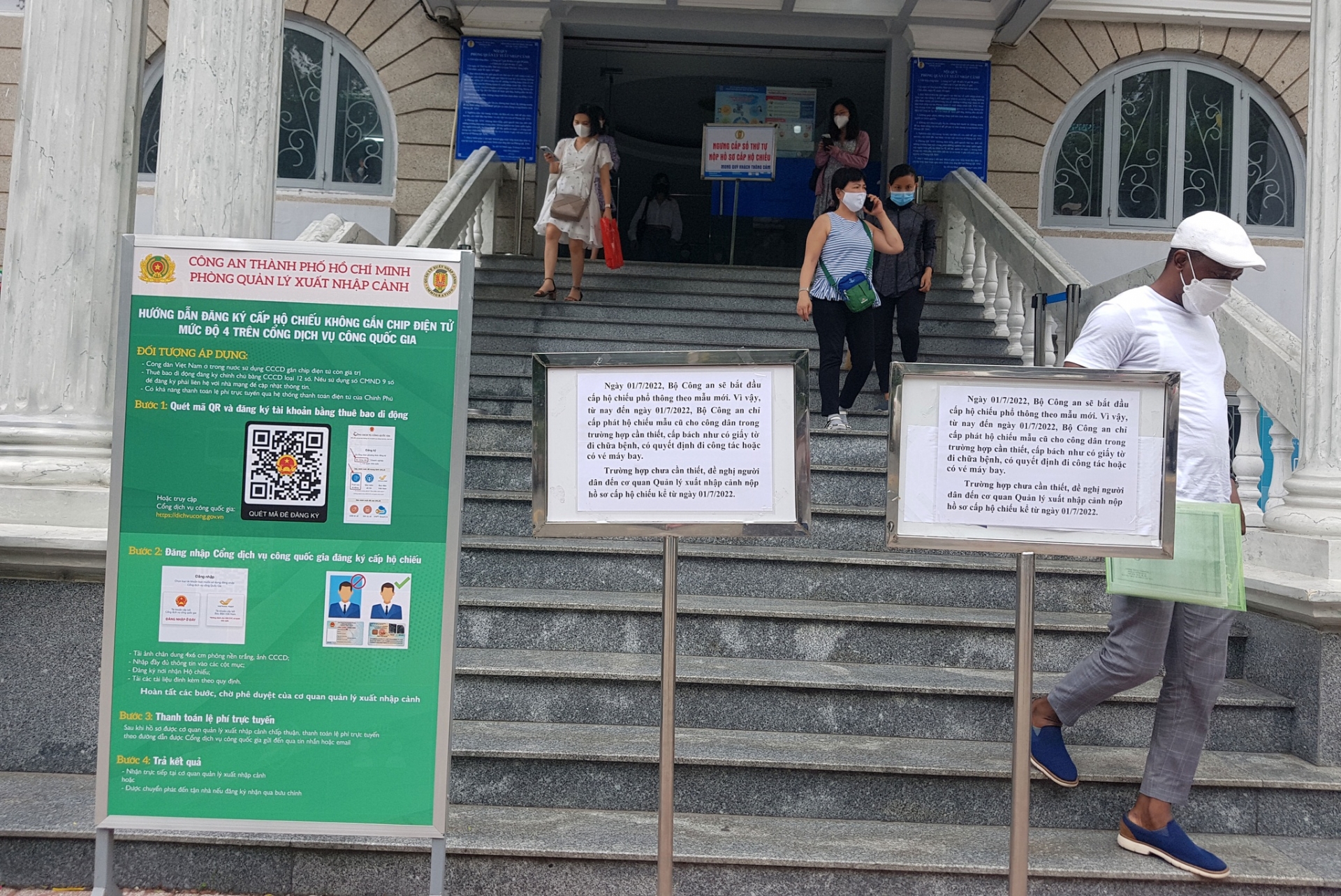 Hiểu đúng về cấp hộ chiếu phổ thông mẫu mới từ 1/7: Liệu đã gắn chip, mục đích là gì?