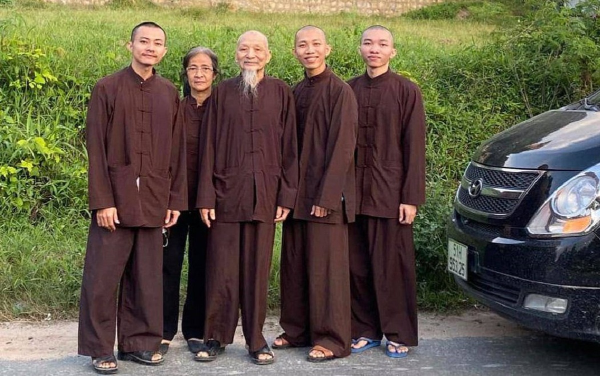 Nhị Nguyên, Hoàn Nguyên và Nhất Nguyên là con ruột của bà Lê Thu Vân - đây là em gái của ông Lê Tùng Vân