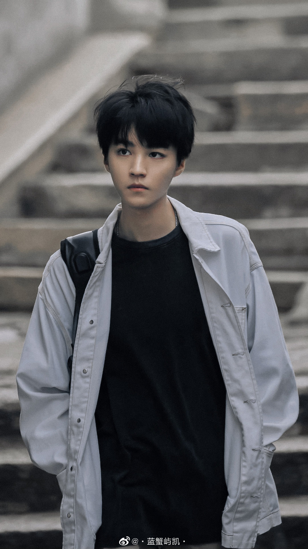 Dưa: Vương Tuấn Khải sắp tới sẽ phát hành bài hát mới. Ngoài ra anh không muốn nhận phim thần tượng, bất kể là cổ trang hay hiện đại