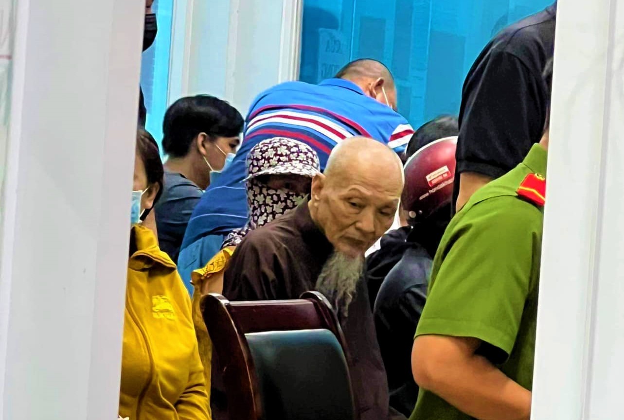 Công an tỉnh Long An đang xem xét việc thay đổi biện pháp ngăn chặn đối với bị can Lê Tùng Vân sau khi ông này tự ý rời khỏi địa phương để làm căn cước công dân gắn chíp.