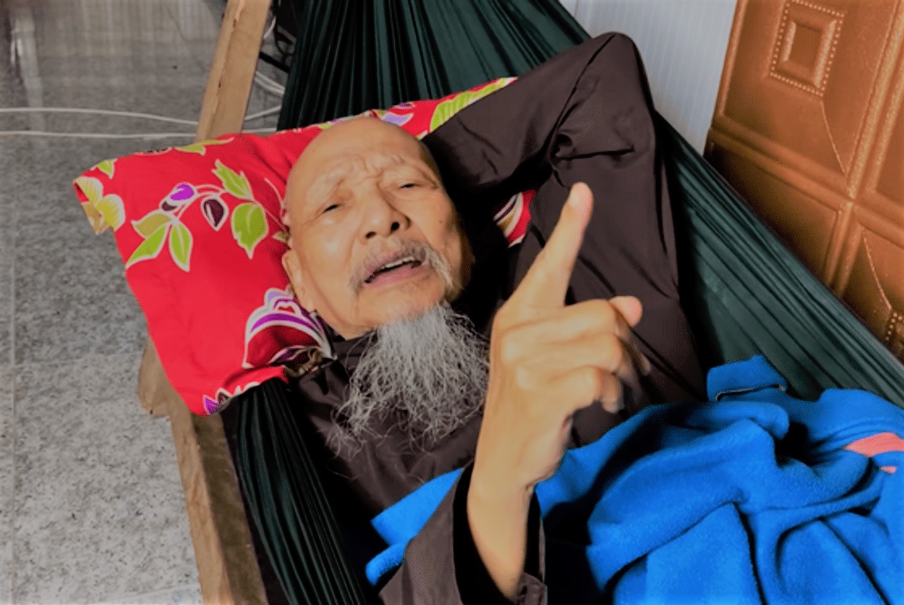 Năm 2015, ông Lê Tùng Vân bán tháo toàn bộ tài sản chuyển đến nhà bà Cao Thị Cúc rồi lập nên tụ điểm Tịnh Thất Bồng Lai và ông tiếp tục tự phong cho mình là trụ trì.