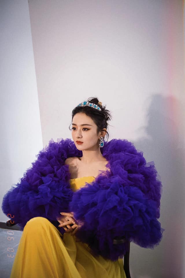 Dưa: Trong thời gian quay phim, Triệu Lệ Dĩnh rất ít khi xin nghỉ, ngoại trừ các hoạt động thương hiệu và các chương trình tạp kỹ được lên lịch từ lâu