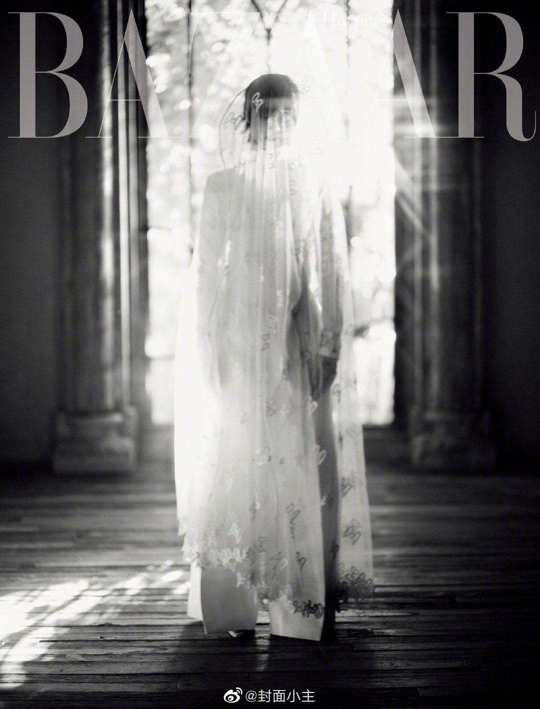 Lý Vũ Xuân đổ bộ bìa Harper’s Bazaar July 2022 