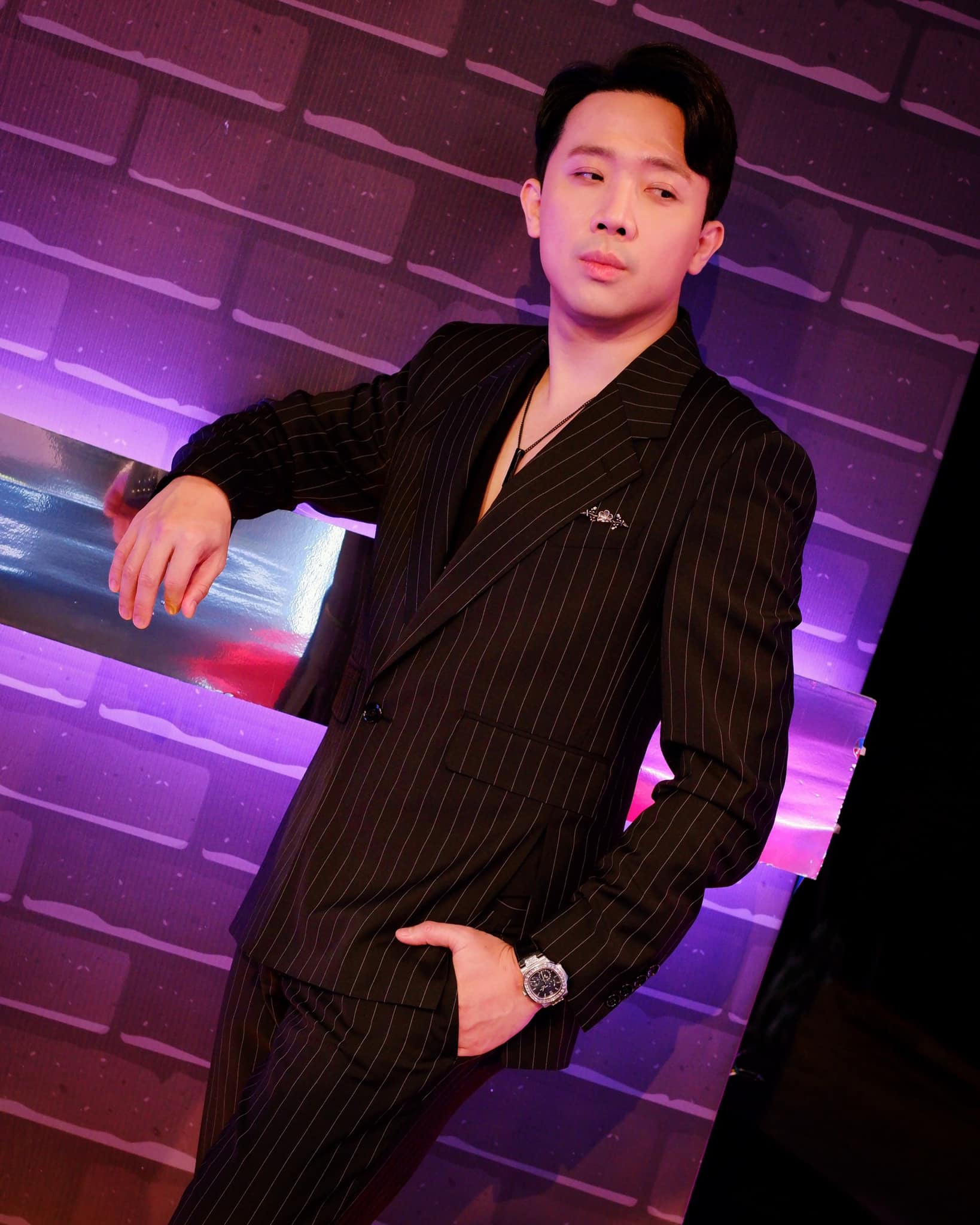 Nhưng ai biết rằng nam nghệ sĩ mắc chứng vô phương cứu chữa - mù màu