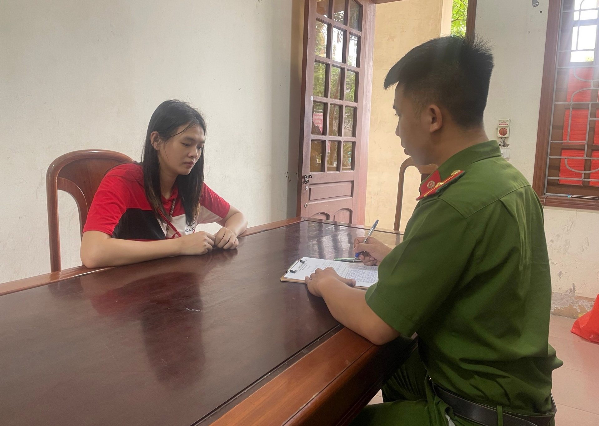 Duyên bịa chuyện bố đã mất và đang thừa hưởng 1,7 tỷ đồng để chiếm đoạt tài sản của chàng trai trẻ