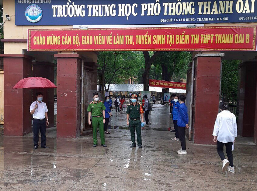 Huyện Thanh Oai tăng cường lực lượng bảo đảm an toàn cho các địa điểm tổ chức kỳ thi. Huyện Thanh Oai tăng cường lực lượng bảo đảm an toàn cho các địa điểm tổ chức kỳ thi.