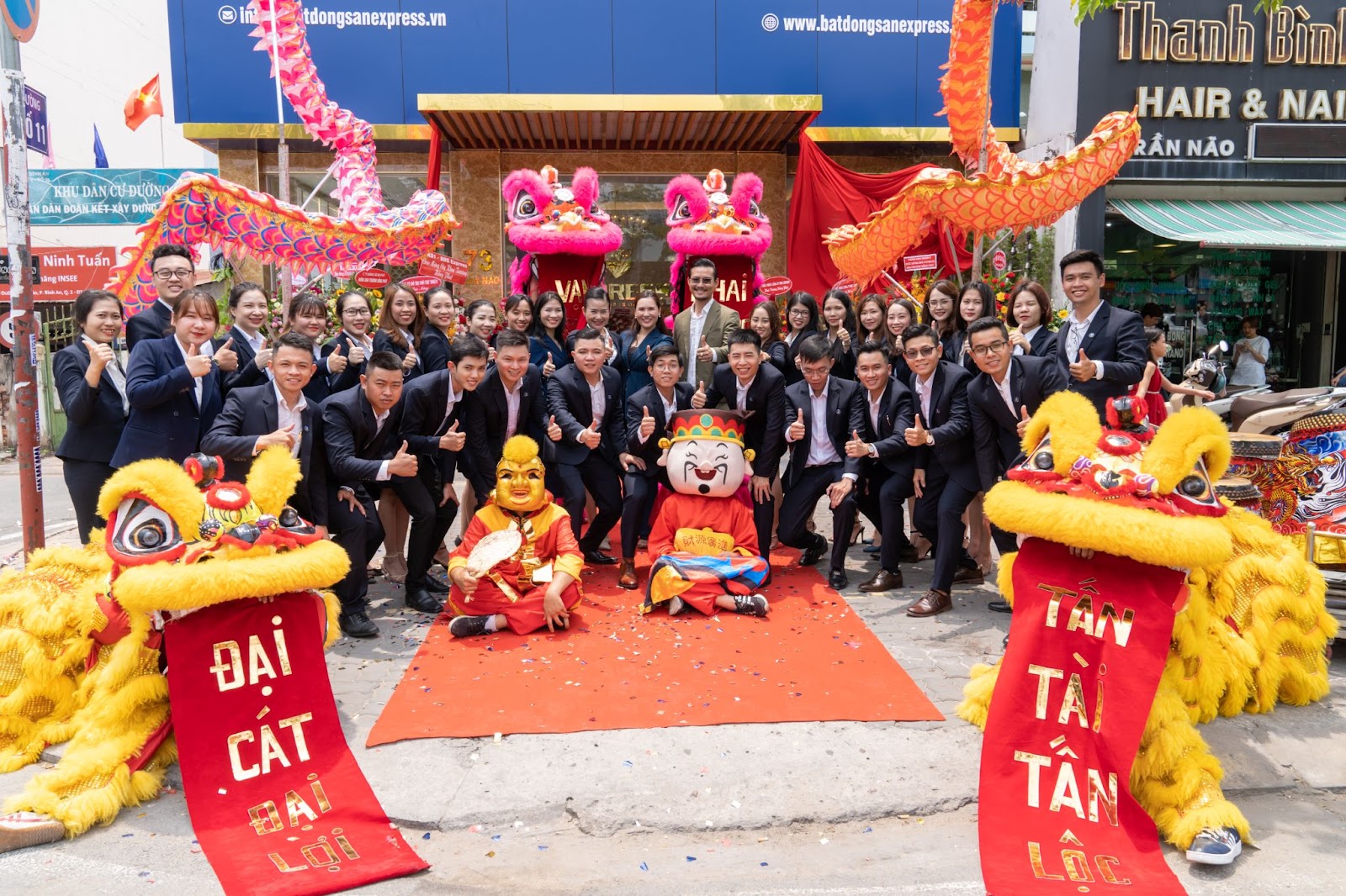 Môi trường làm việc chuyên nghiệp với nhiều đồng nghiệp thân thiện