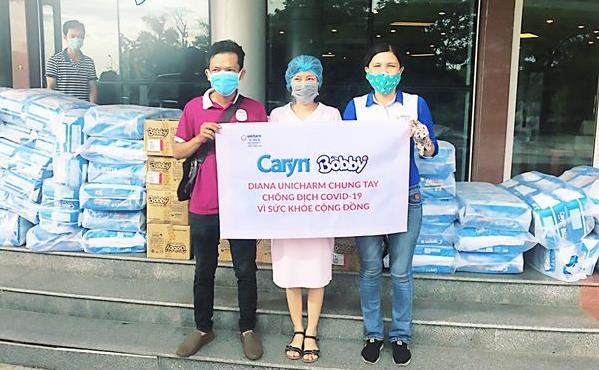 Diana Unicharm sát cánh cùng đội ngũ y tế tuyến đầu chăm sóc bệnh nhân  - Ảnh 2