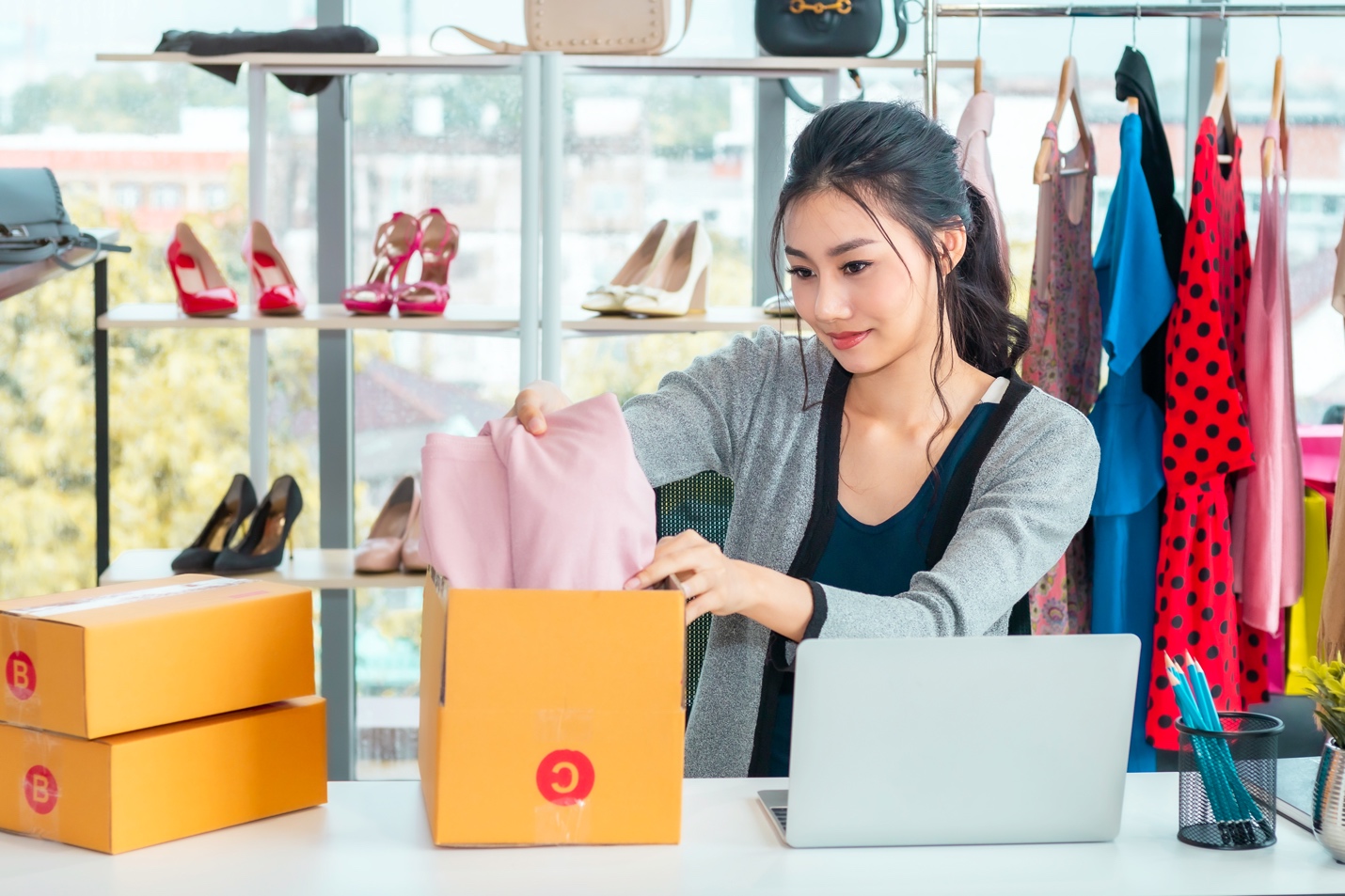 Bán online trong mùa covid: Nên thành lập công ty hay hộ kinh doanh? 2 Bán online trong mùa covid: Nên thành lập công ty hay hộ kinh doanh? 2