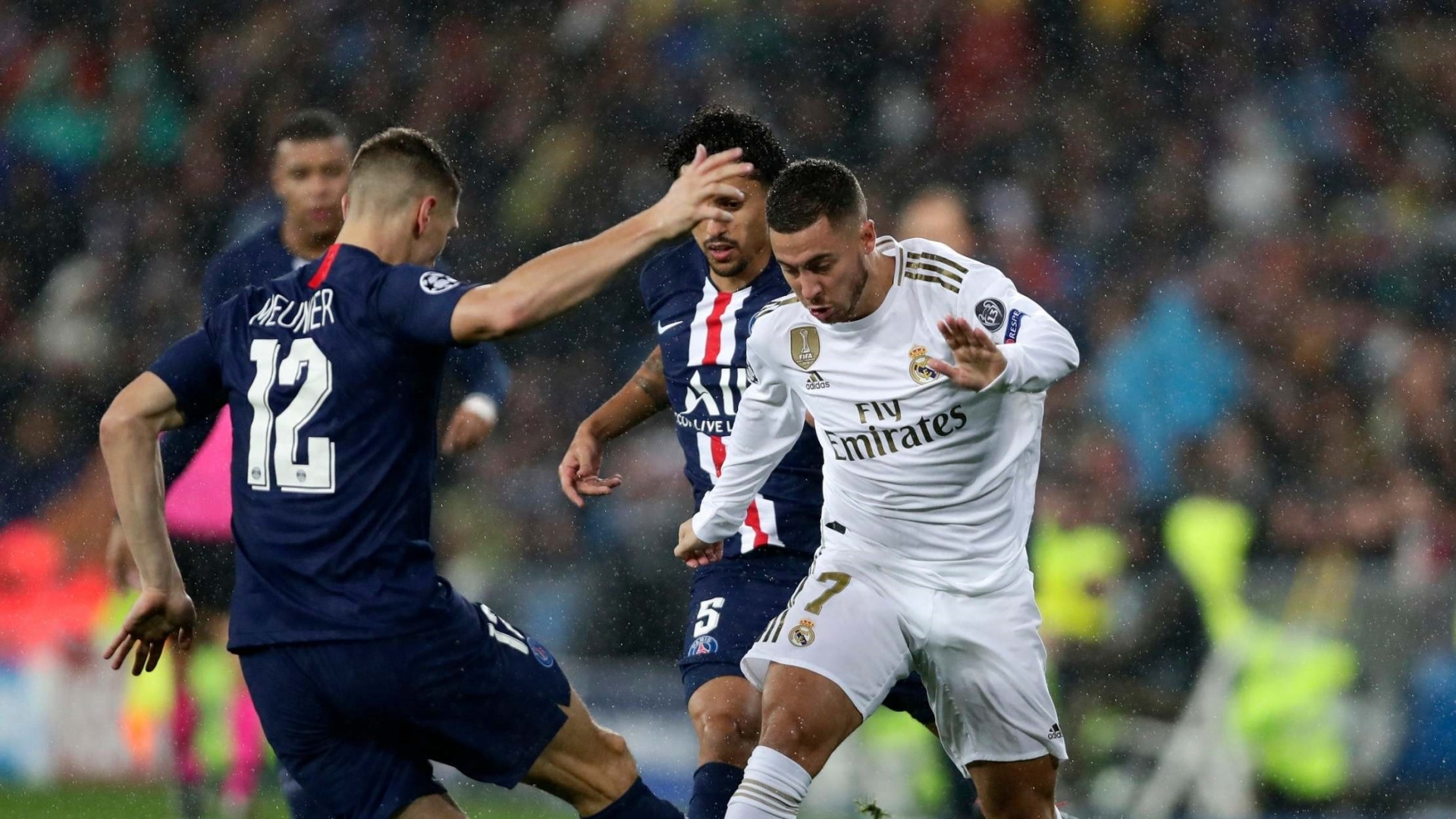 Đối đầu rực lửa tại Công Viên Các Hoàng Tử (Ảnh: Twitter)