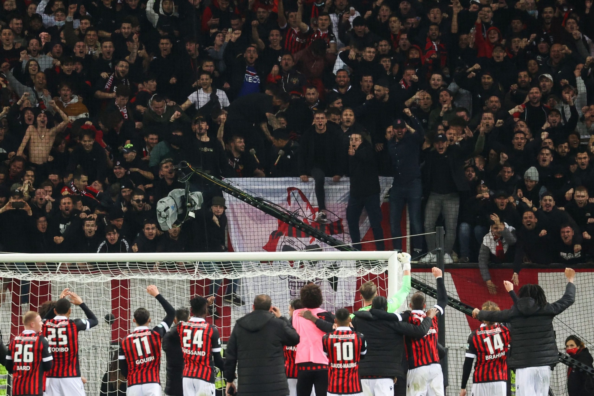 Niềm vui trở lại với các CĐV của Nice (Ảnh: Twitter)