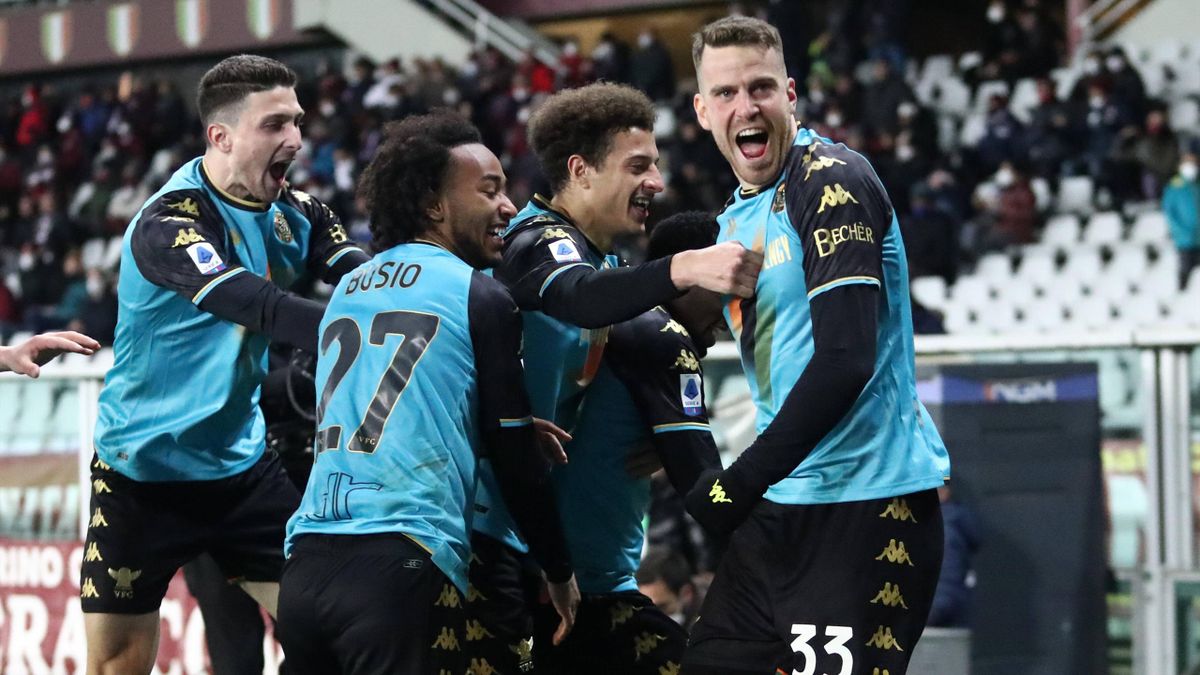 Nhận định Venezia vs Genoa (21h 20/02/2022) vòng 26 Serie A