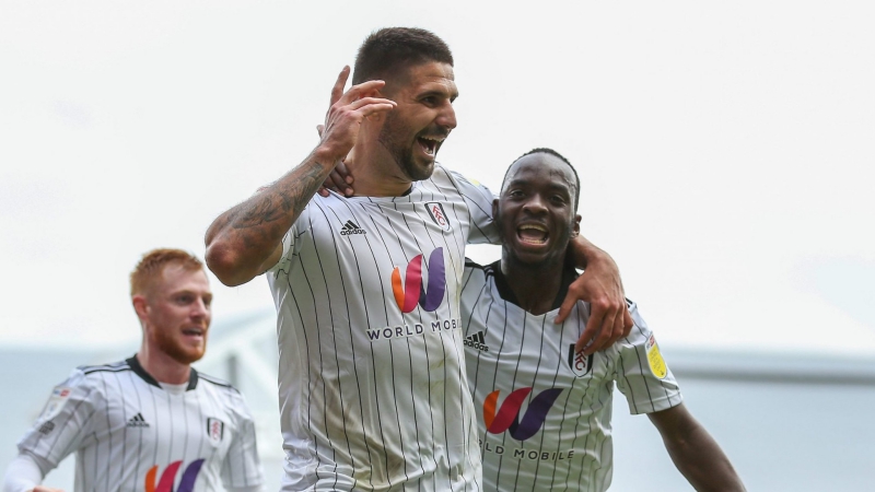 Các cầu thủ Fulham xây chắc ngôi đầu bằng 1 chiến thắng (Ảnh: Twitter) Các cầu thủ Fulham xây chắc ngôi đầu bằng 1 chiến thắng (Ảnh: Twitter)