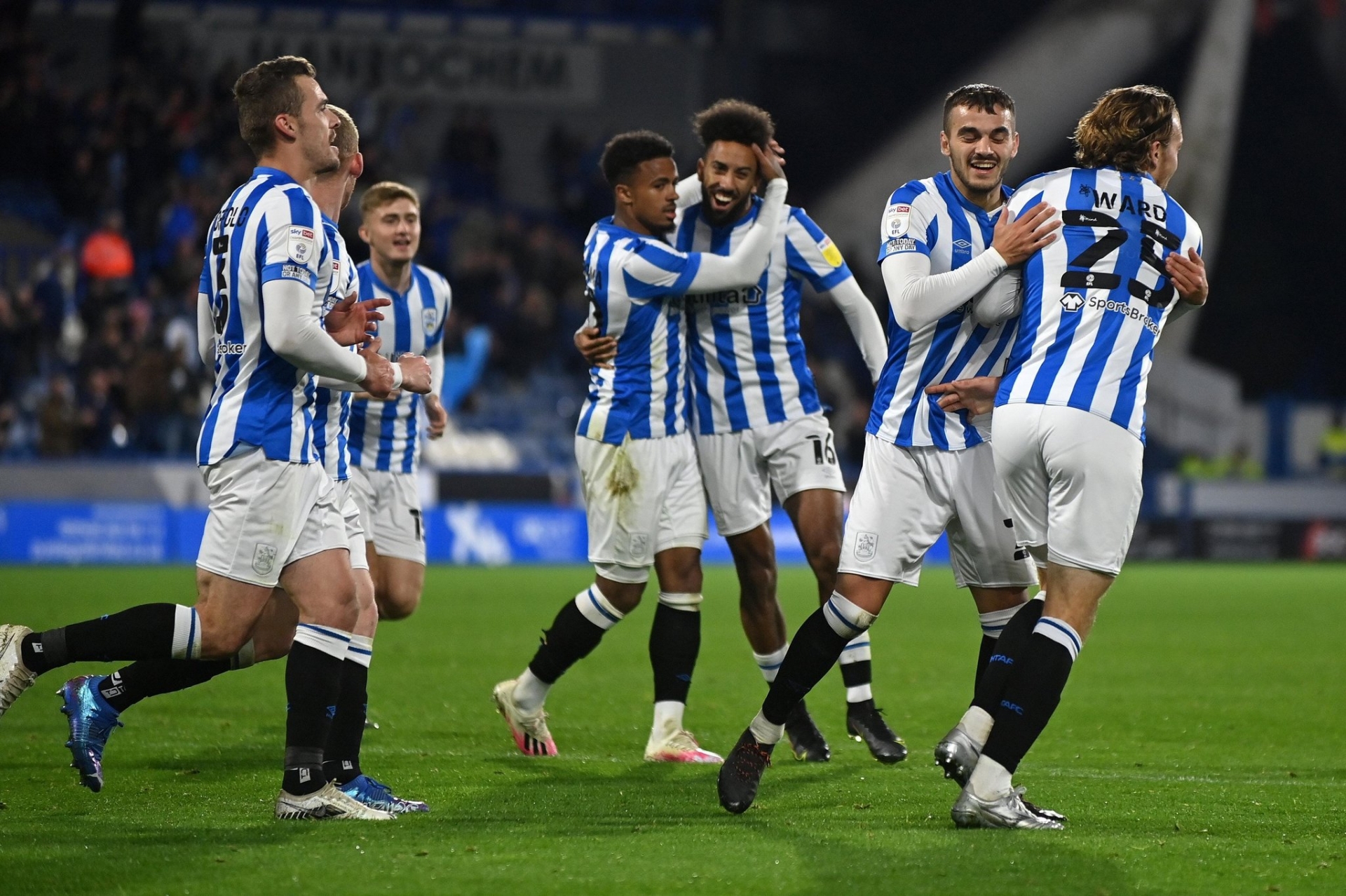 Nhận định Huddersfield vs Cardiff (2h45 24/02/2022) vòng 34 Hạng nhất Anh
