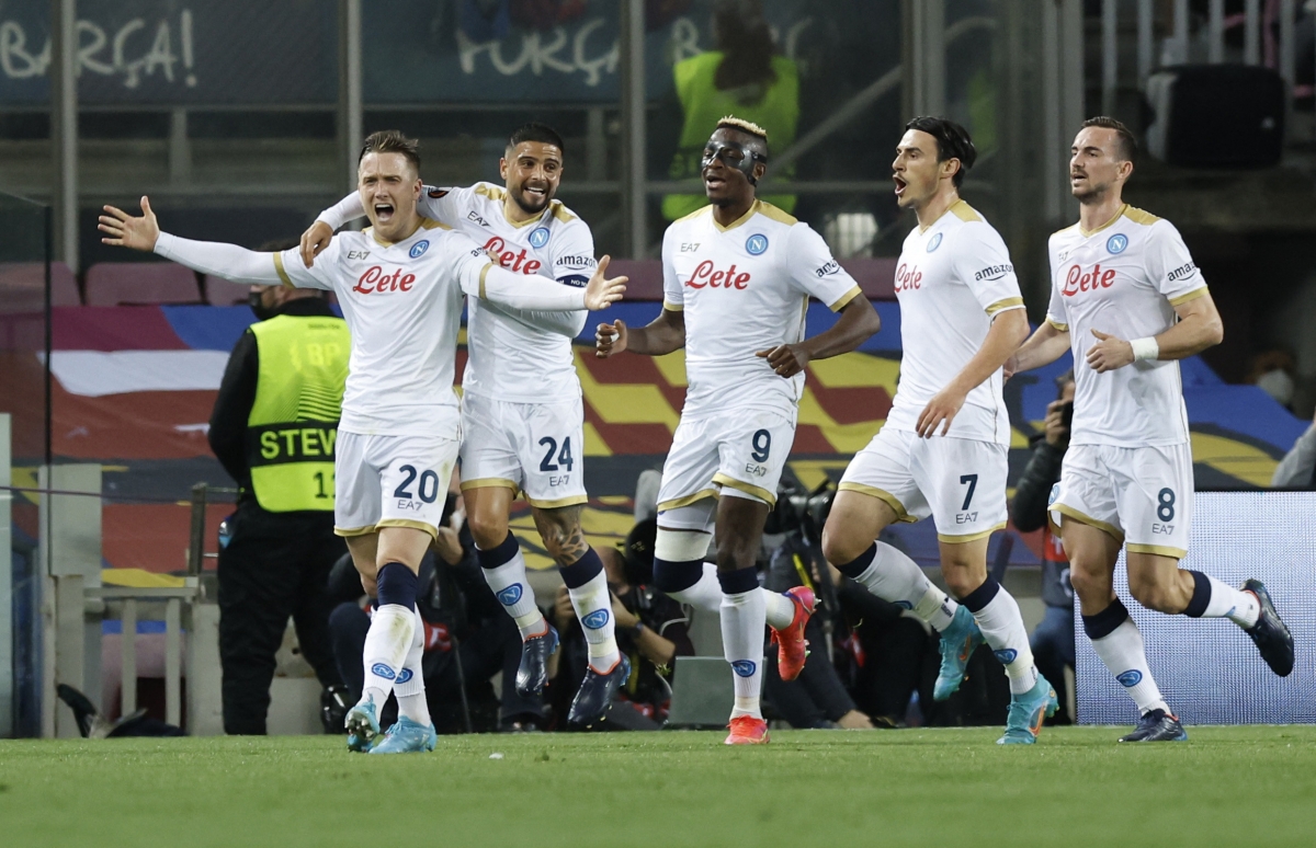 Một trận đấu quan trọng với Napoli (Ảnh: Twitter)