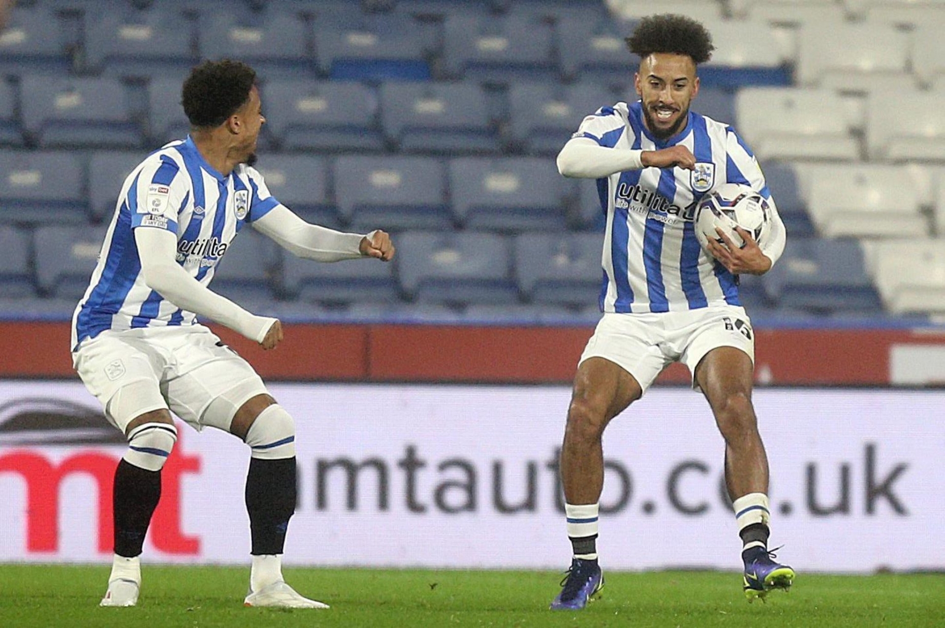 Nhận định Huddersfield vs Peterborough (2h45 05/03/2022) vòng 36 Hạng nhất Anh
