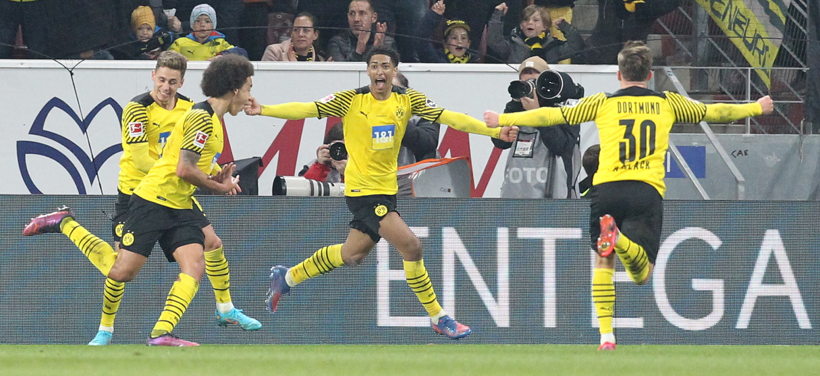 Dortmund bắt buộc phải kiếm về 3 điểm ở trận đấu tới (Ảnh: Twitter)