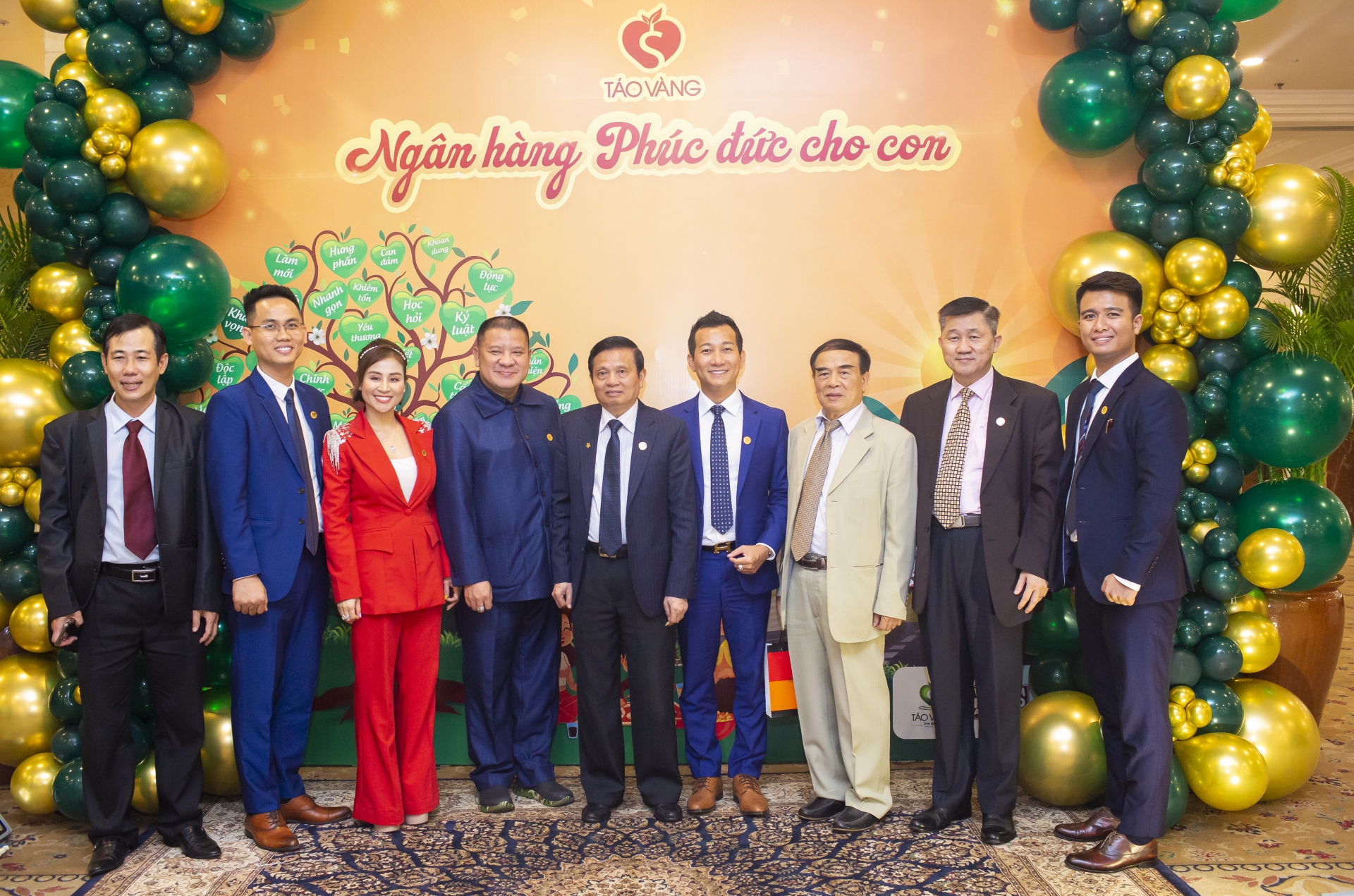 Ban lãnh đạo Tập đoàn Táo Vàng Toàn Cầu cùng các vị khách quý