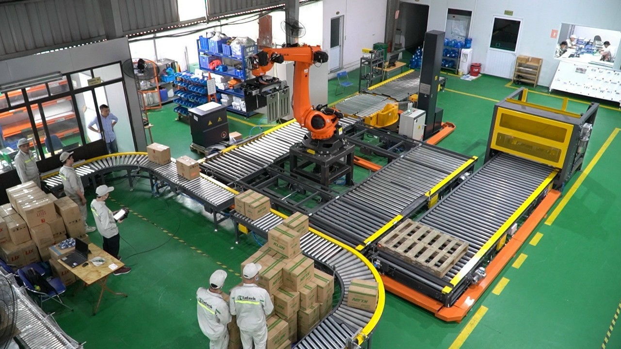 Hệ thống băng tải tự động - giải pháp tối ưu vận chuyển hàng hóa trong nhà máy sản xuất.