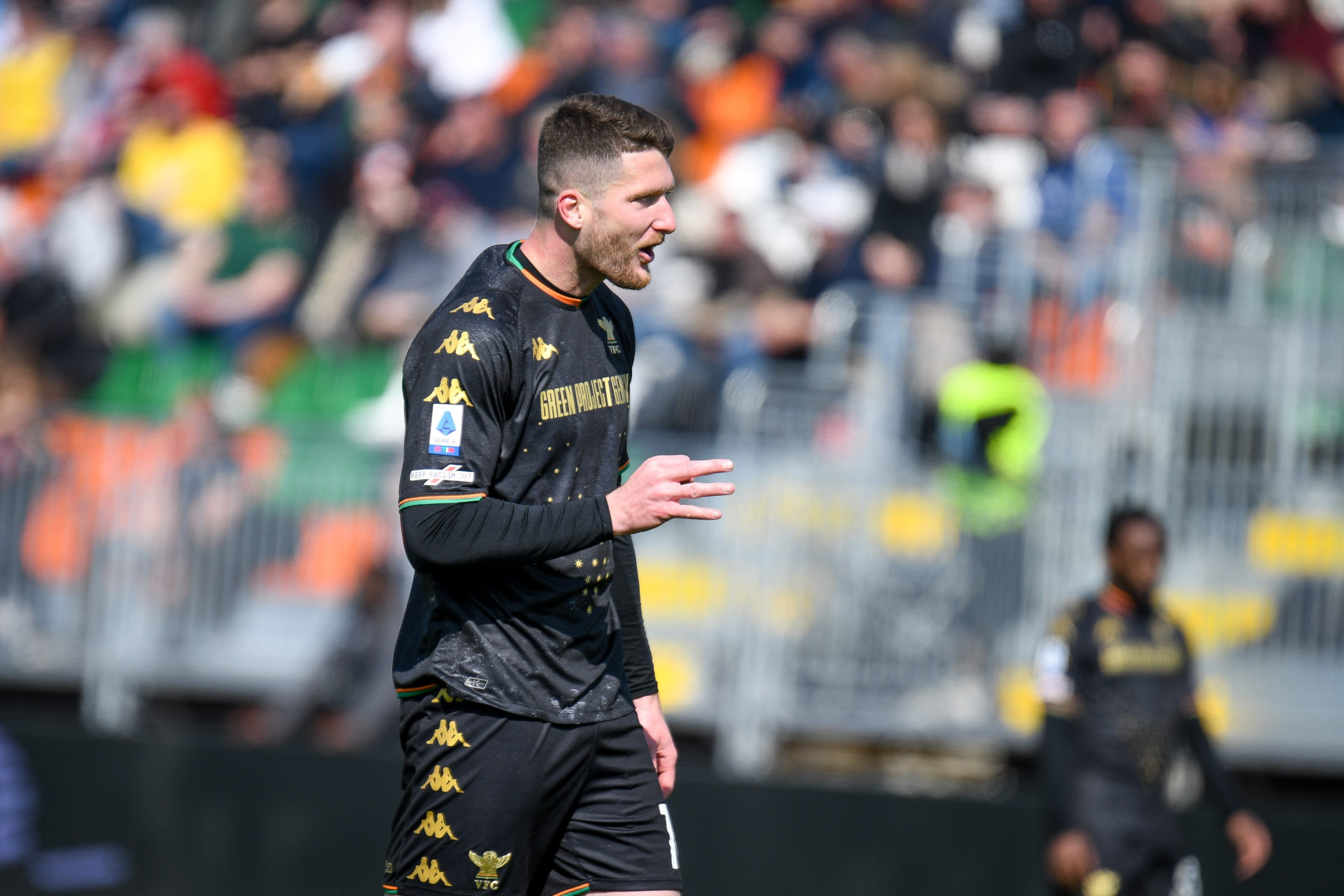 Venezia chưa cho người hâm mộ thấy được nỗ lực thoát khỏi nhóm đèn đỏ (Ảnh: Twitter)