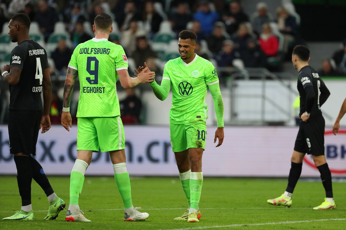 Wolfsburg có chiến thắng chật vật trong trận lượt đi(Ảnh: Bleacher Report)