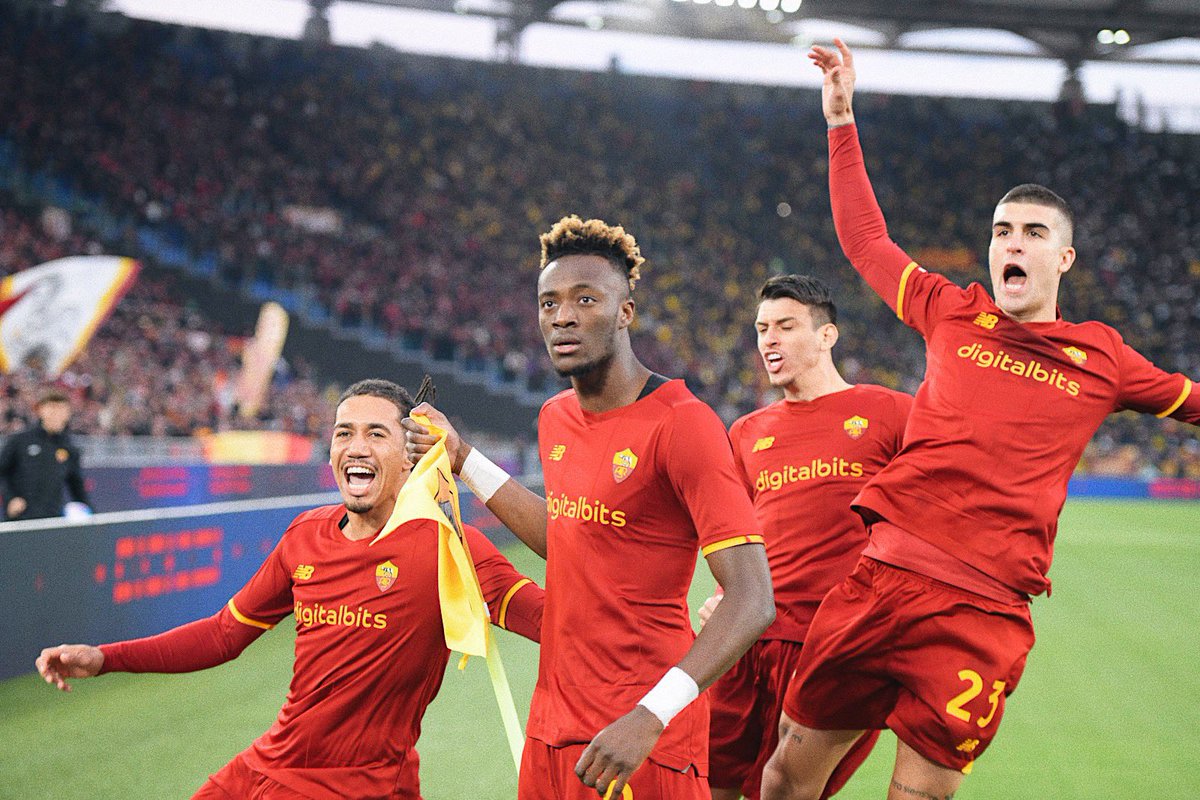 AS Roma tận dụng thời cơ (Ảnh: Twitter)