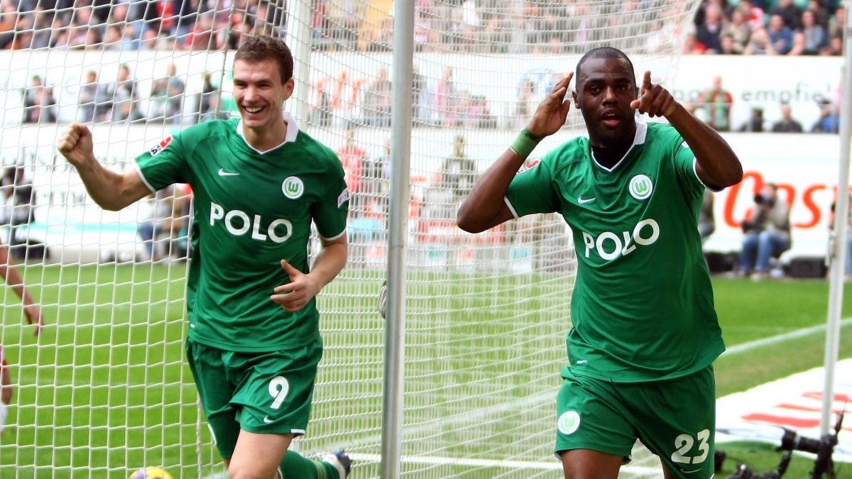 Bầy Sói ghi điểm trên sân nhà (Ảnh: Twitter)