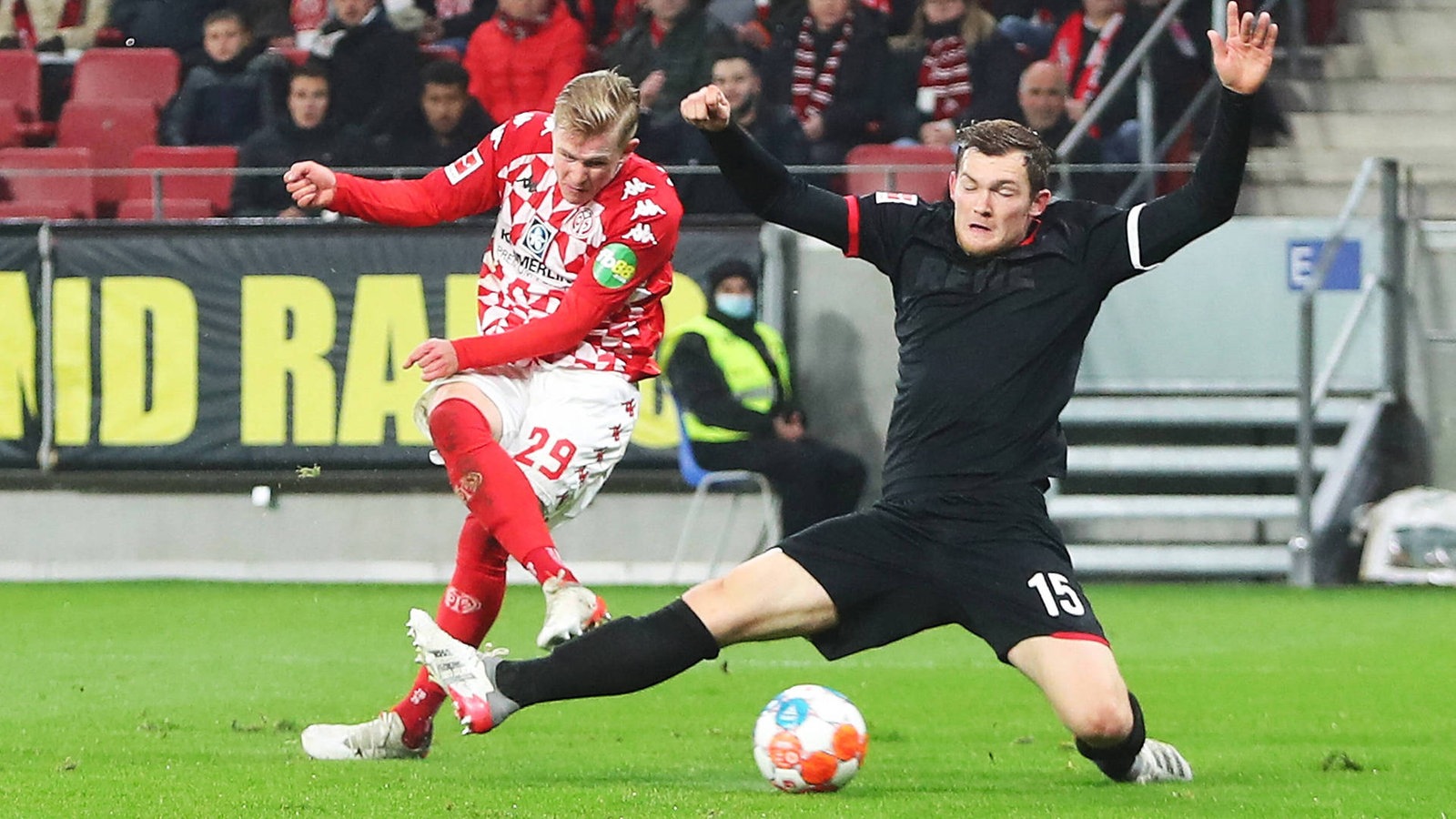 Mainz đang nhăm nhe cướp đi vị trí của Koln (Ảnh: tbrfootball)
