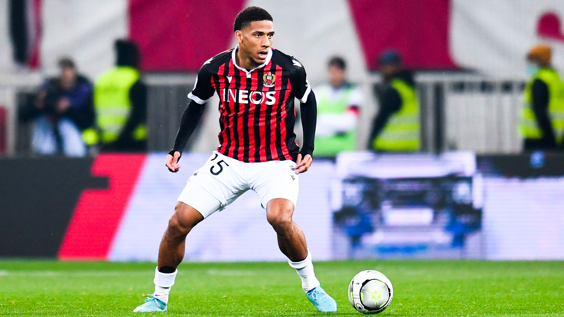 Nice tự đẩy mình vào thế khó (Ảnh: Twitter)