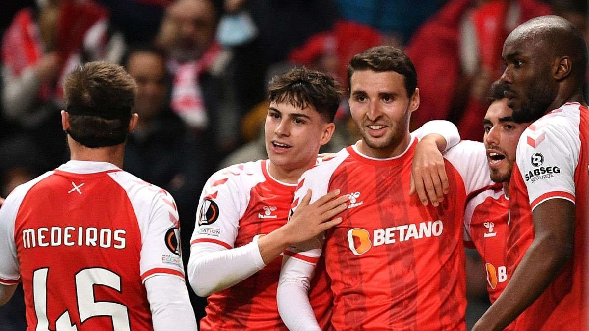 Đội khách tiếp tục chiếm ưu thế (Ảnh: Twitter)