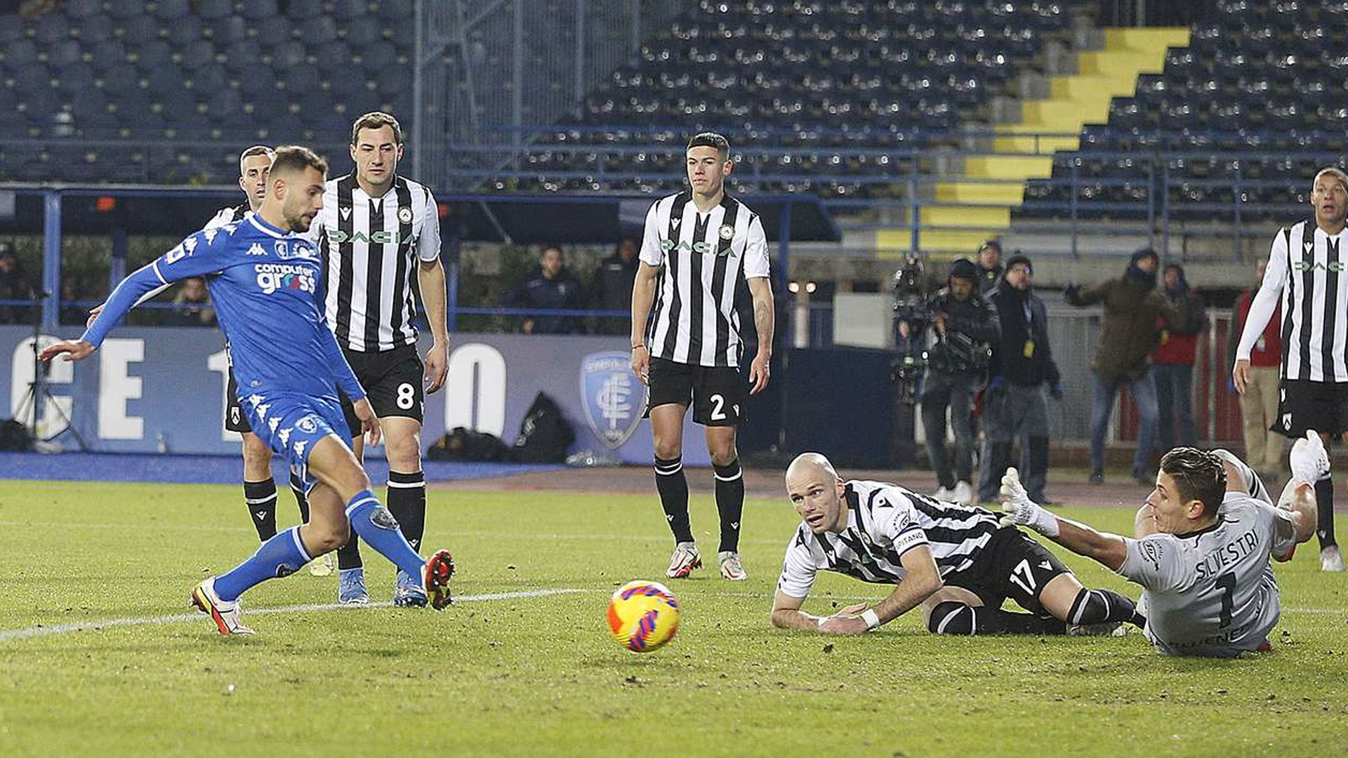 Nhận định Udinese vs Empoli (19h30 16/04/2022) vòng 33 Serie A