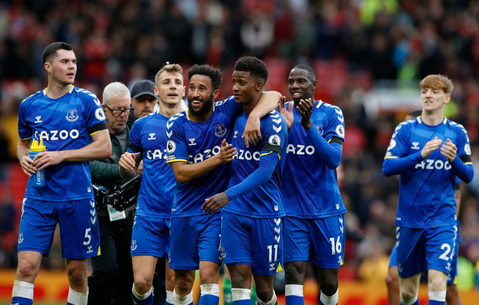 Everton đang đứng trước nguy cơ rơi xuống nhóm đèn đỏ trong những vòng cuối của Ngoại hạng Anh (Ảnh: Twitter)