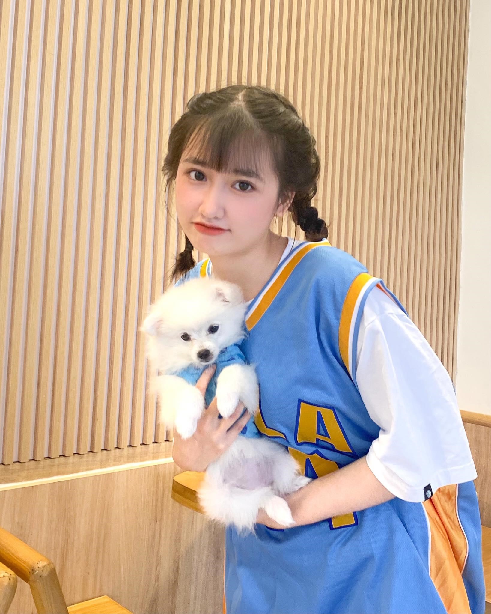 Trong tương lai, cô nàng vẫn luôn cố gắng để thường xuyên đăng tải những clip hot trend theo nhiều phong cách mới lạ khác nhau gửi đến các netizen của mình.