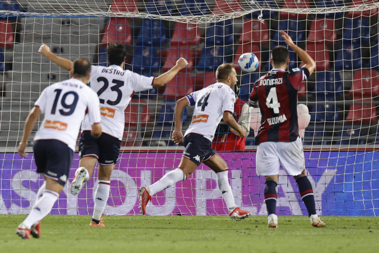 Genoa và Bologna cầm hòa nhau 2-2 ở trận lượt đi (Ảnh: football-italia)