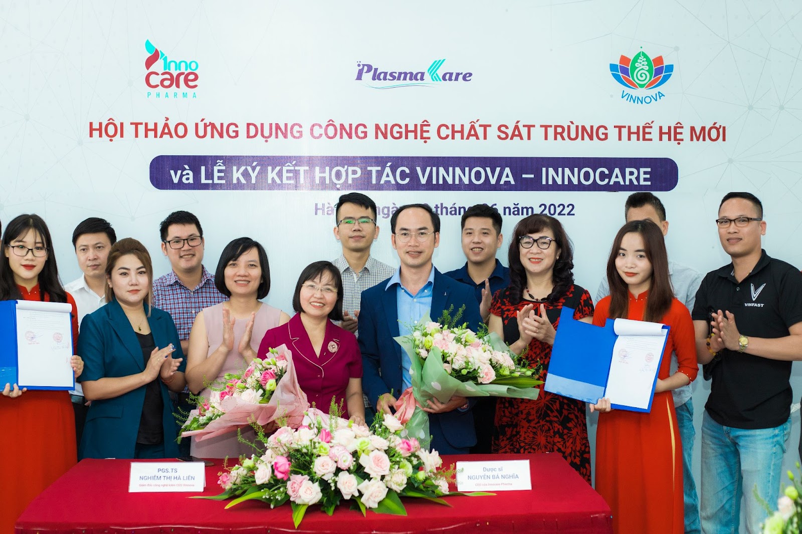 Lãnh đạo Công ty Ứng dụng và Chuyển giao công nghệ sự sống Vinnova và Công ty dược phẩm Innocare ký hợp tác chiến lược.