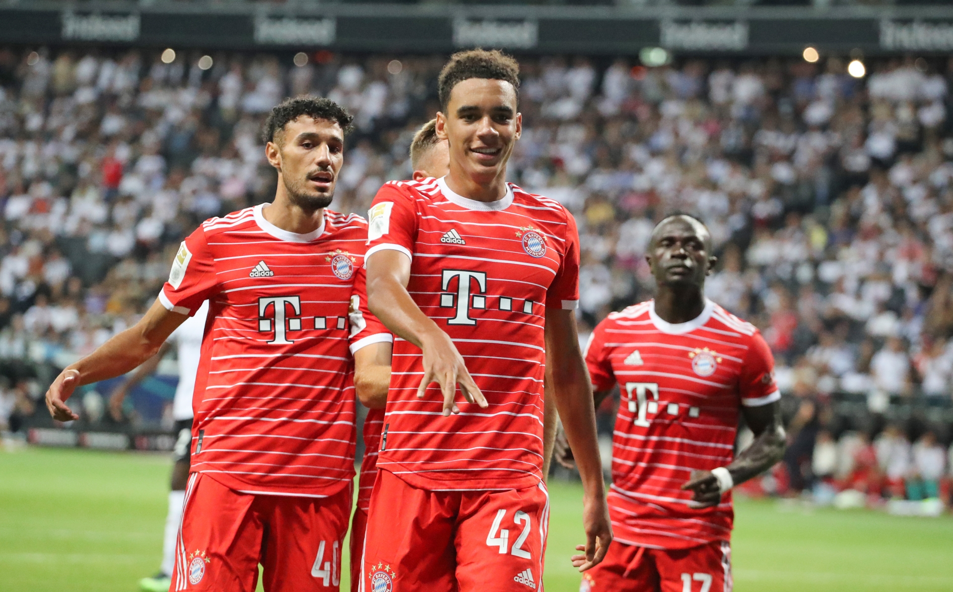 Bayern Munich đủ cơ sở đè bẹp Wolfsburg (Ảnh: Twitter)