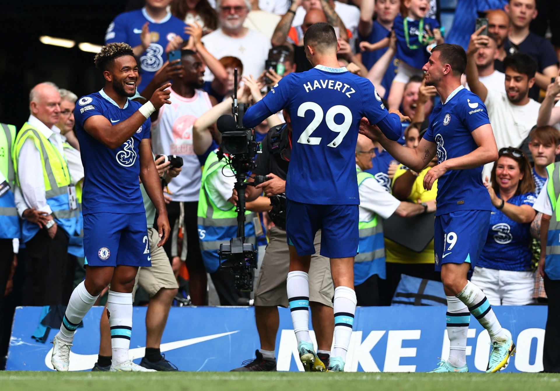 Hàng công của Chelsea vẫn đang im hơi lặng tiếng (Ảnh: Twitter)