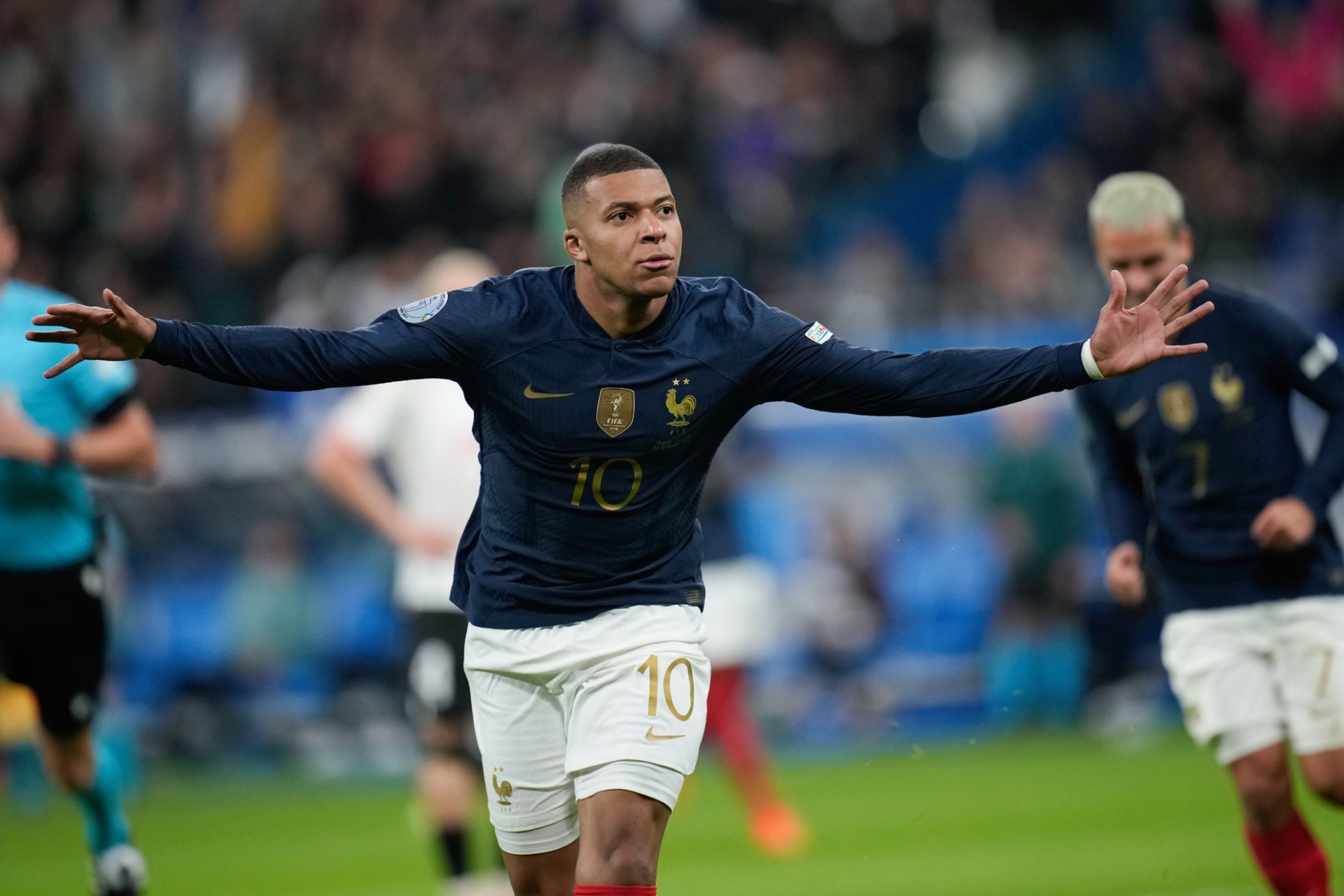 Mbappe vẫn đang tỏa sáng trong màu áo tuyển Pháp (Ảnh: Twitter)