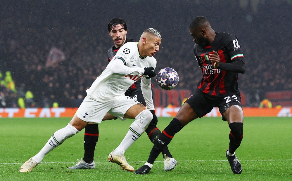 Richarlison công khai chỉ trích HLV Conte. Ảnh: Getty