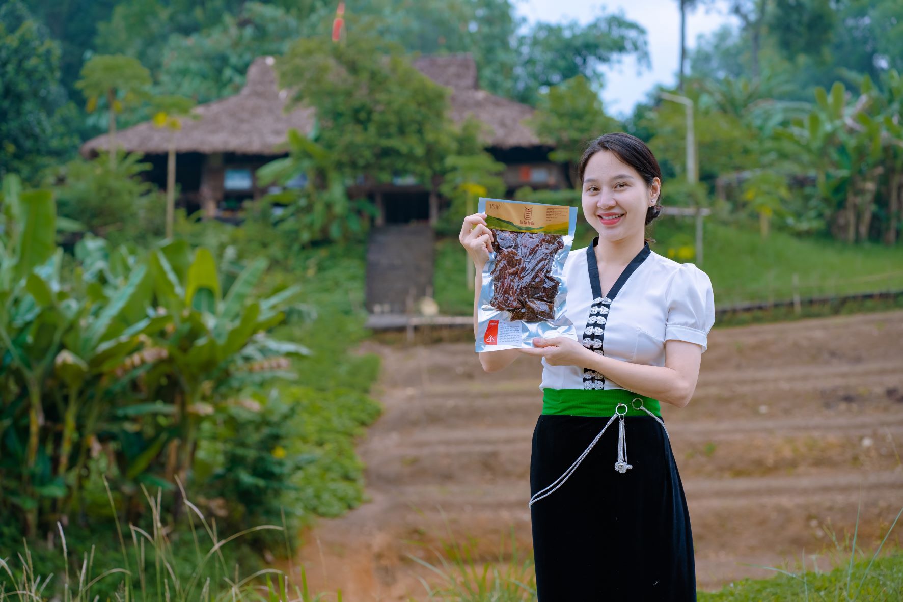 Khách hàng của Huho có thể trải nghiệm sản phẩm thịt trâu gác bếp với giá 0 đồng