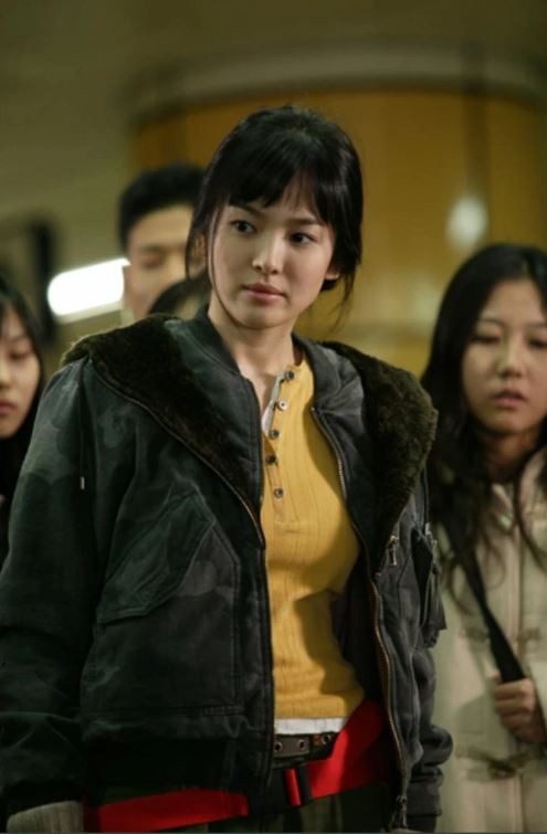 Song Hye Kyo bất ngờ bị 'đào' lại ảnh 19 năm trước, nhan sắc ra sao mà gây 'sốt'? - Ảnh 2 Song Hye Kyo bất ngờ bị 'đào' lại ảnh 19 năm trước, nhan sắc ra sao mà gây 'sốt'? - Ảnh 2