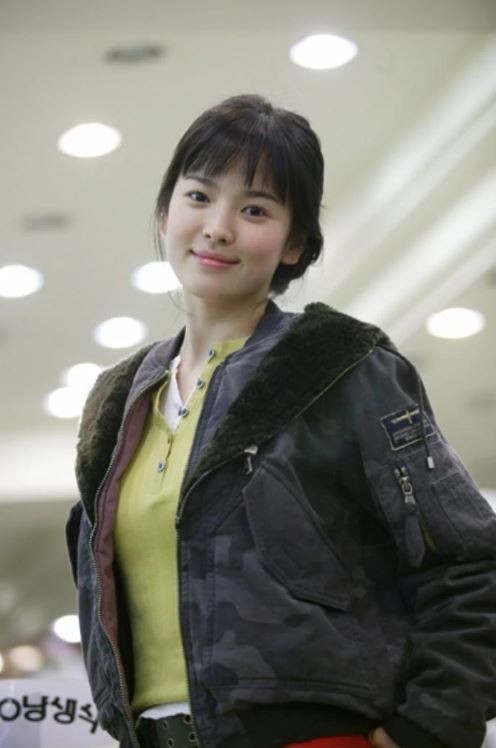 Song Hye Kyo bất ngờ bị 'đào' lại ảnh 19 năm trước, nhan sắc ra sao mà gây 'sốt'? - Ảnh 3 Song Hye Kyo bất ngờ bị 'đào' lại ảnh 19 năm trước, nhan sắc ra sao mà gây 'sốt'? - Ảnh 3