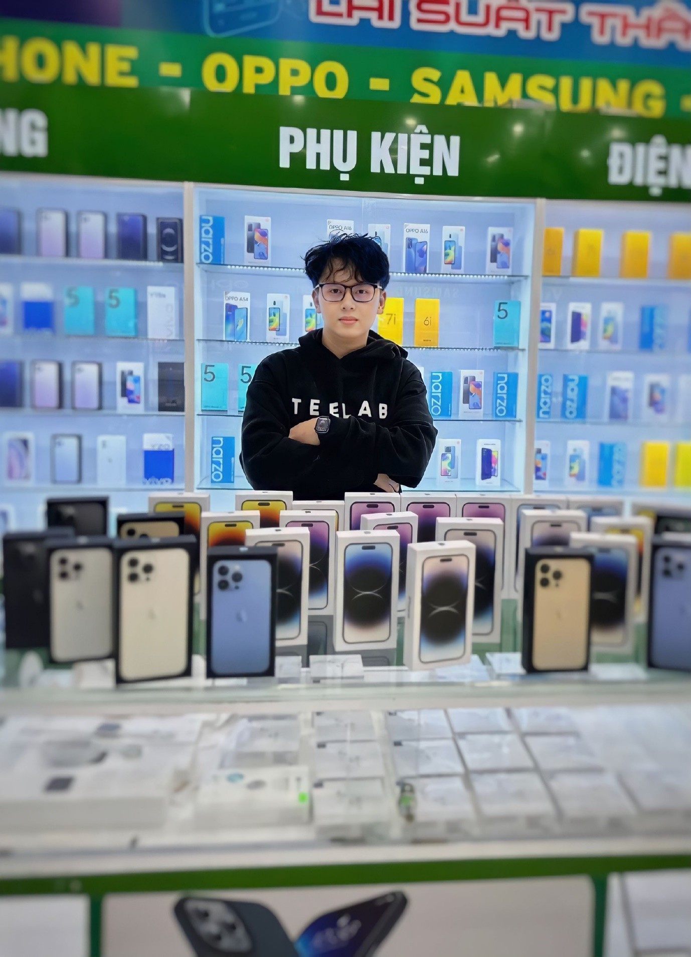 Lê Hoàng Sơn - Cậu bé năng động và đầy nhiệt huyết trong kinh doanh bán điện thoại - Ảnh 1