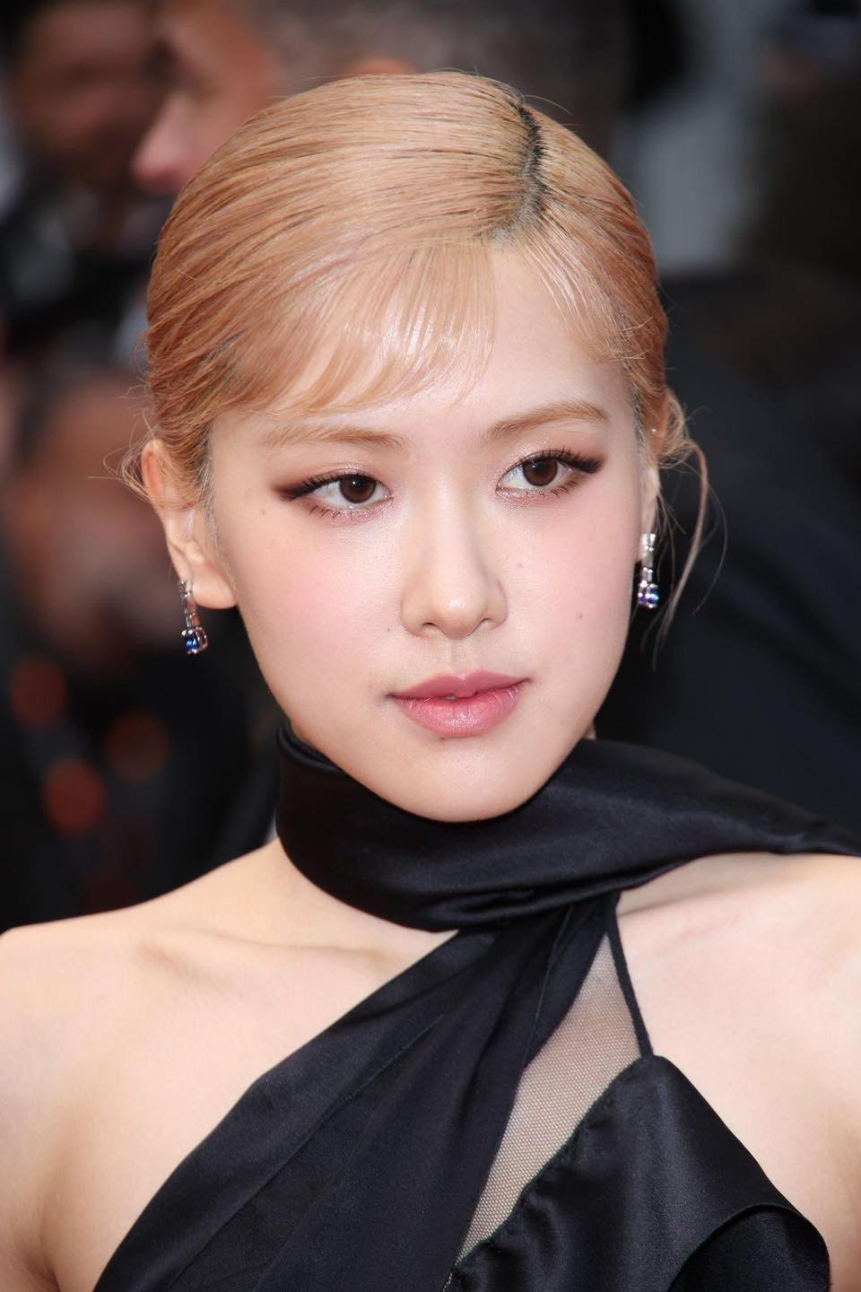 Rosé (BLACKPINK) gây sốt với vibe 'nàng thơ điện ảnh', chiếm trọn spotlight tại thảm đỏ Cannes 76 - Ảnh 2