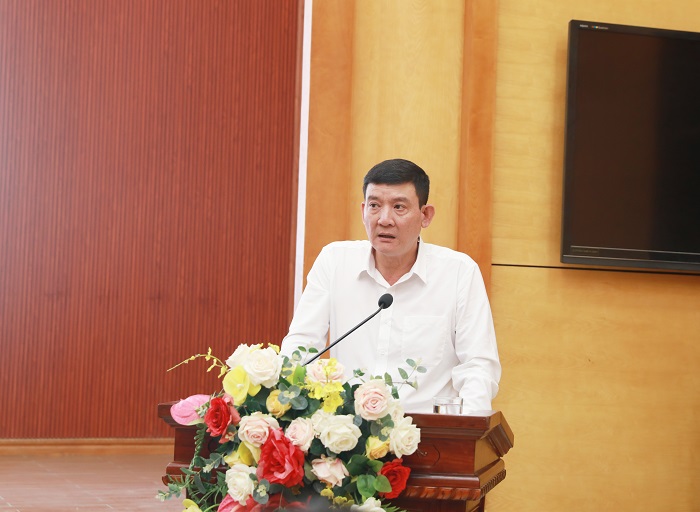 Phó Chủ tịch UBND quận Tây Hồ Hoàng Anh Tuấn giải trình làm rõ các ý kiến của cử tri
