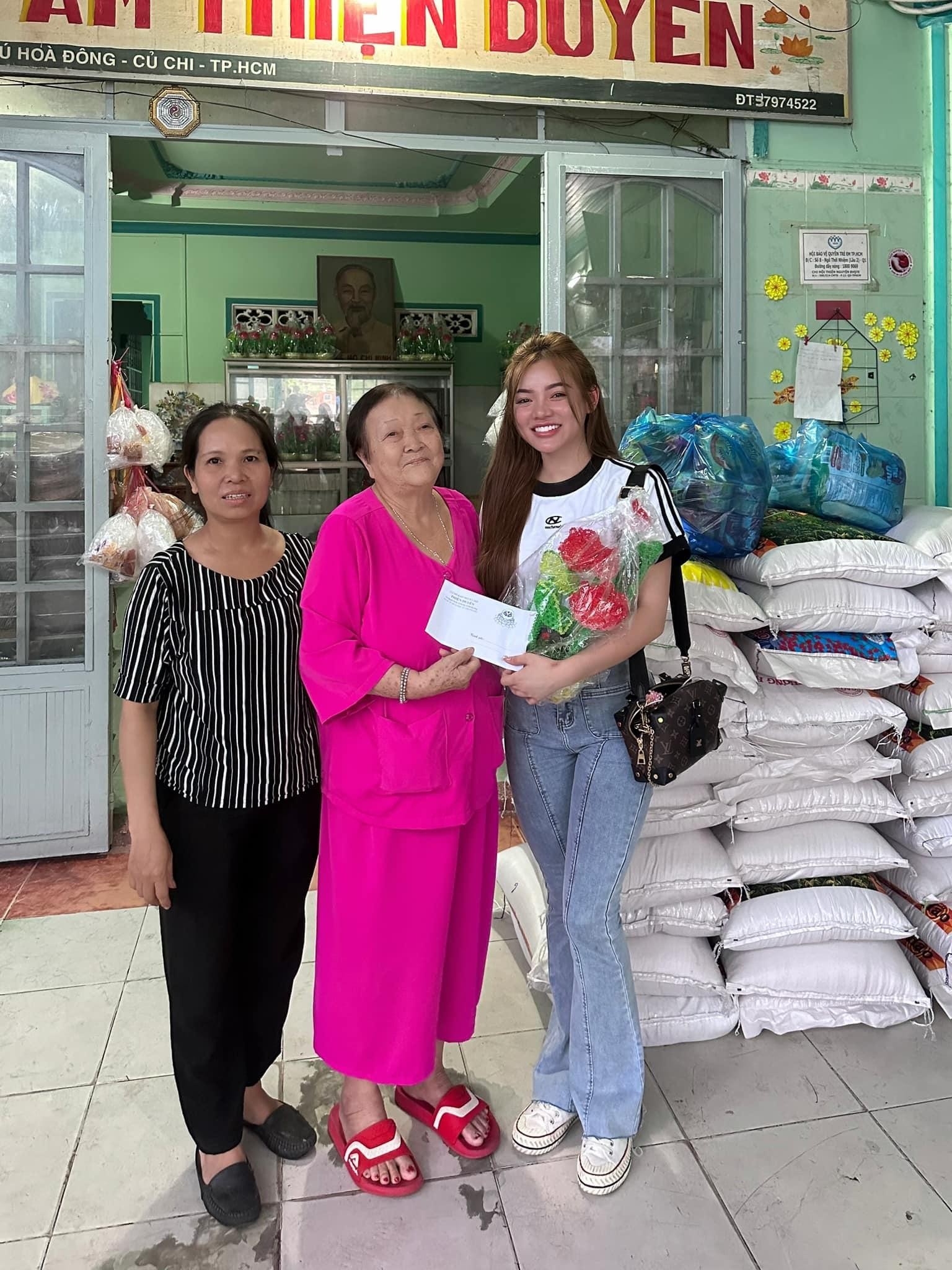 Ngọc Quỳnh - Cô gái trẻ nặng lòng với công tác thiện nguyện và hoạt động cộng đồng - Ảnh 2 Ngọc Quỳnh - Cô gái trẻ nặng lòng với công tác thiện nguyện và hoạt động cộng đồng - Ảnh 2