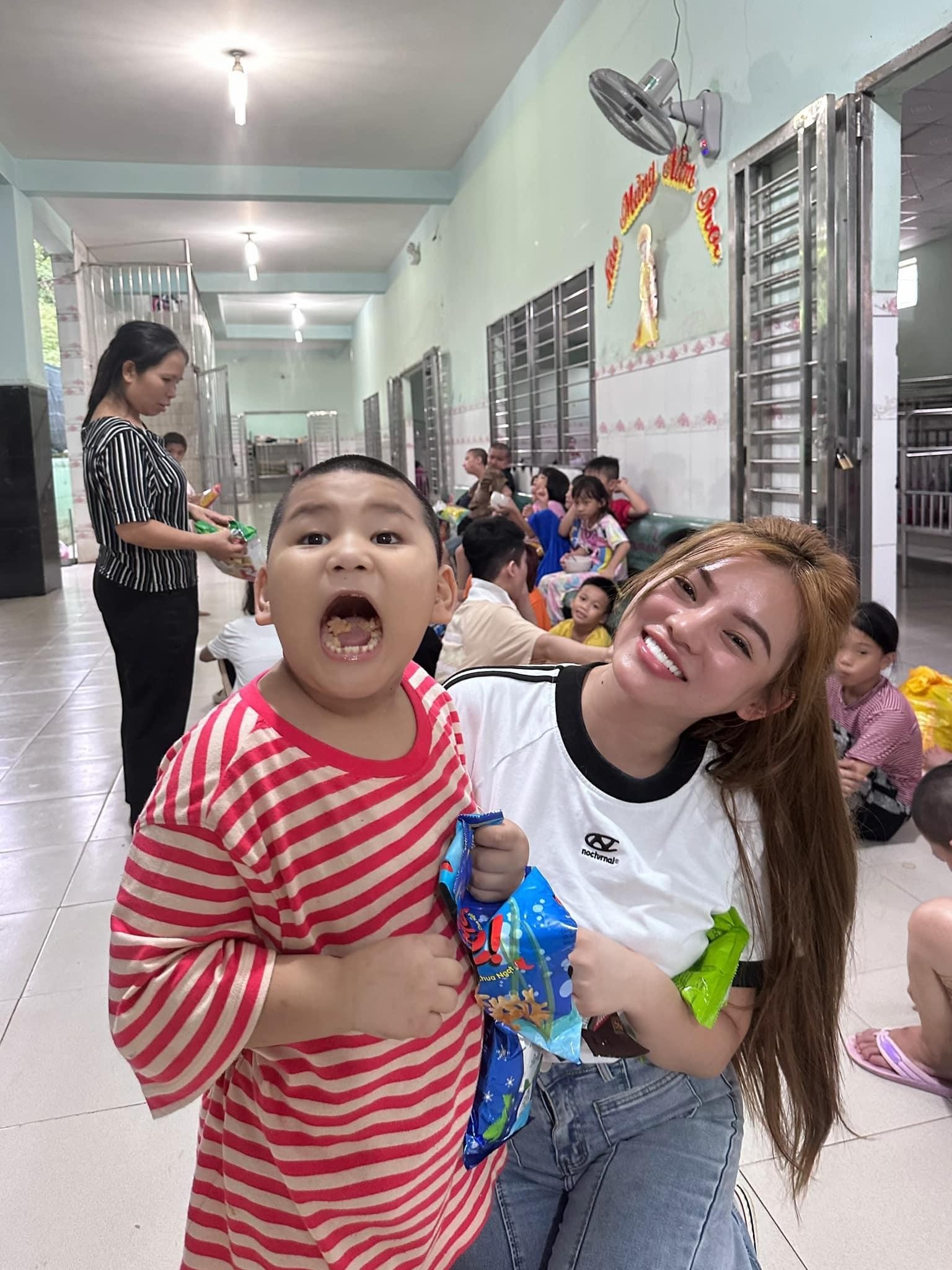 Ngọc Quỳnh - Cô gái trẻ nặng lòng với công tác thiện nguyện và hoạt động cộng đồng - Ảnh 3 Ngọc Quỳnh - Cô gái trẻ nặng lòng với công tác thiện nguyện và hoạt động cộng đồng - Ảnh 3
